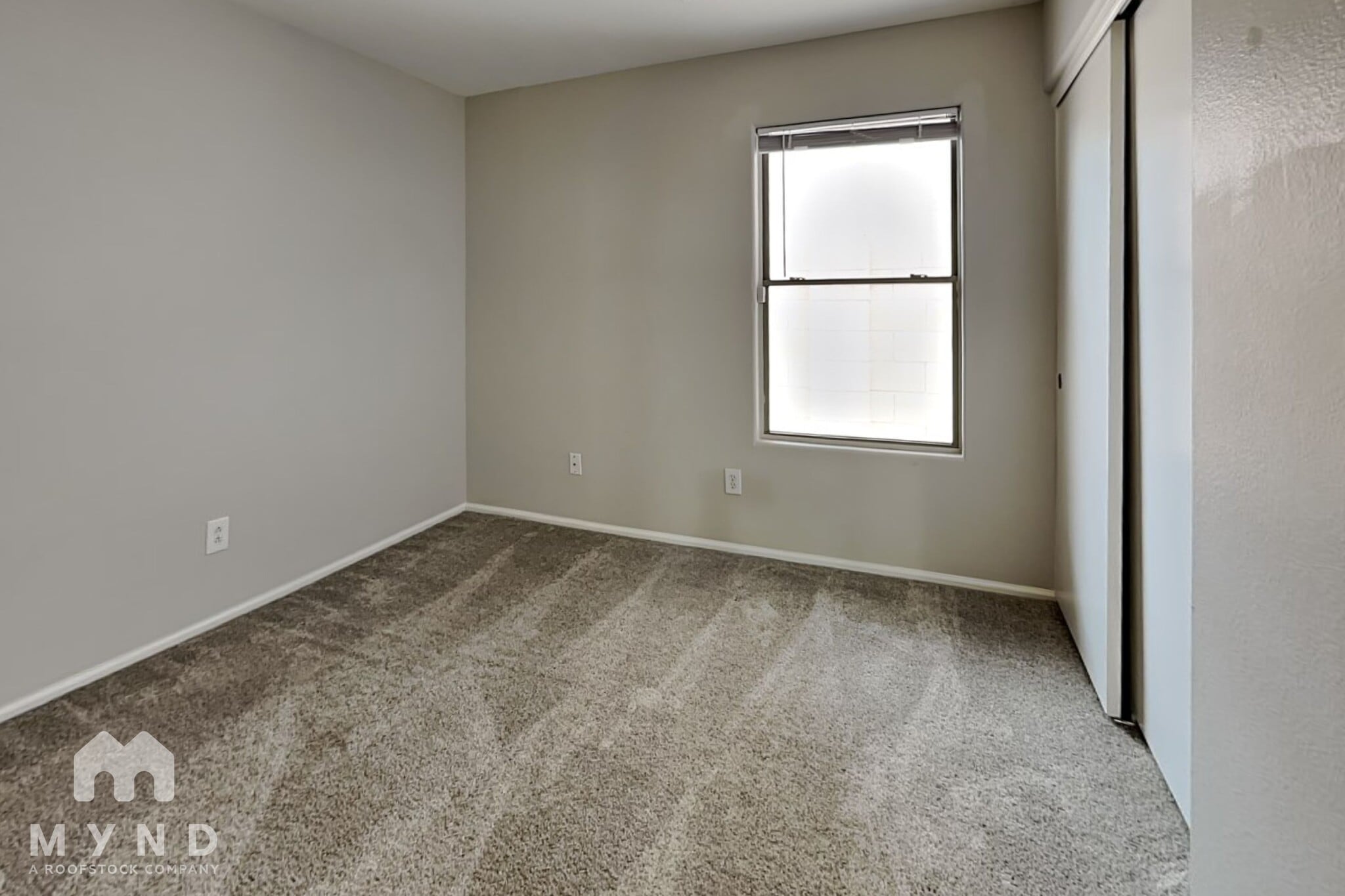 Building Photo - 714 E Lovegrass Dr