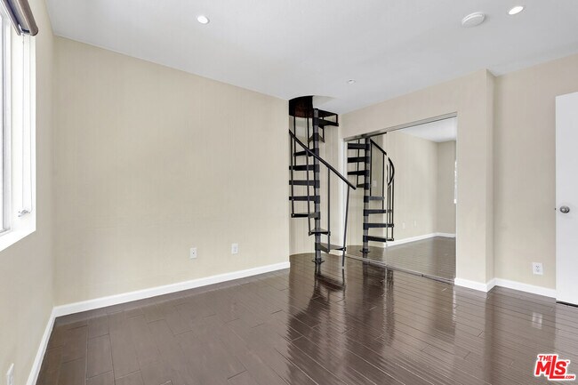 Building Photo - 26572 Academy Dr