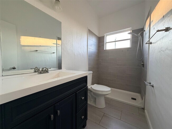 Building Photo - 1849 Dewey St