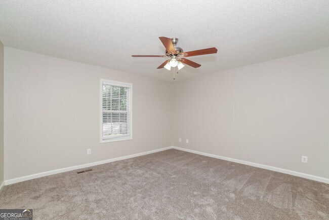 Building Photo - 425 River Trace Dr