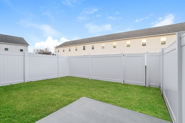 Building Photo - 2057 N Sarah Dr