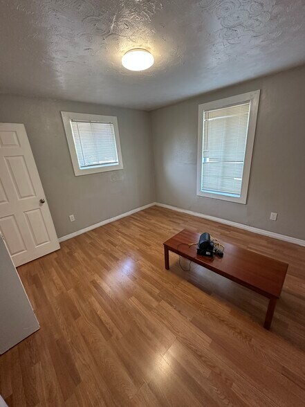 Building Photo - 1105 E Bird St