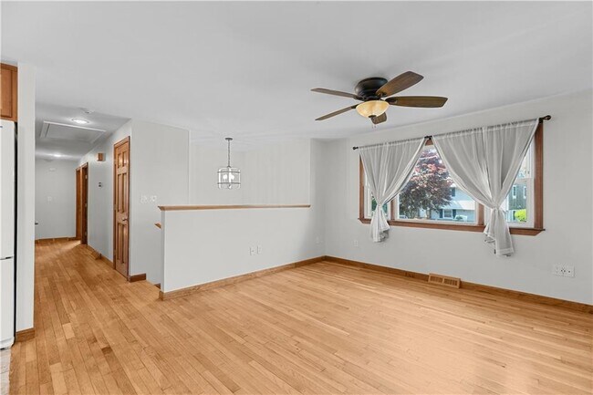 Building Photo - 25 Harris Dr