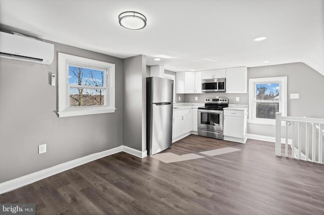 Building Photo - 3014 Royston Ave