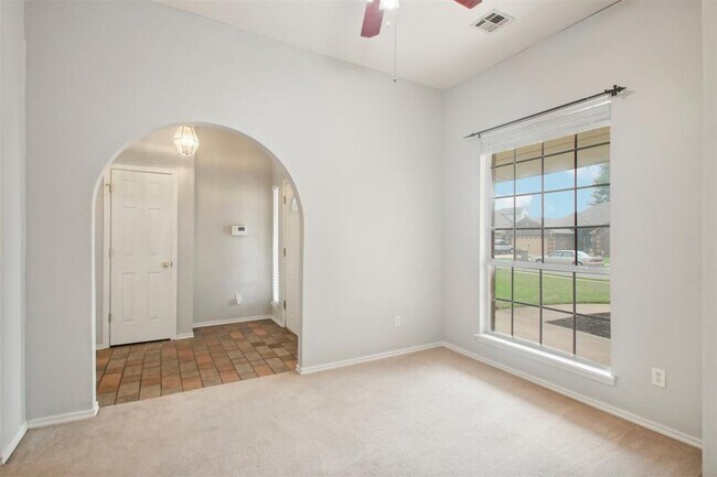 Building Photo - 613 Vickery Ave