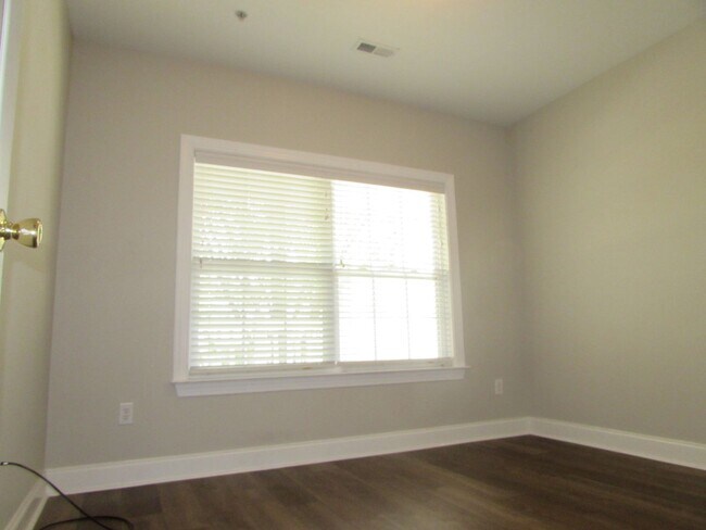 Building Photo - 21725 Aftonshire Dr