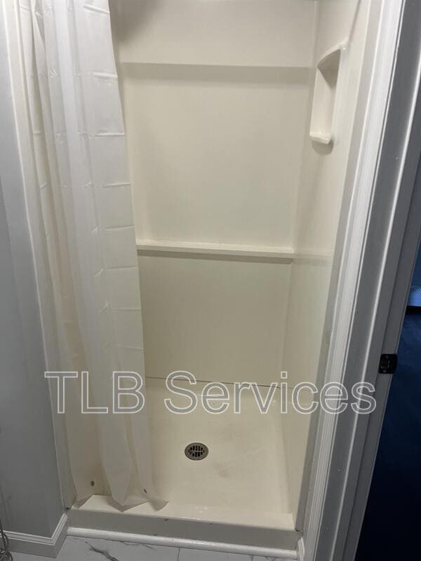 Building Photo - 731 Main St