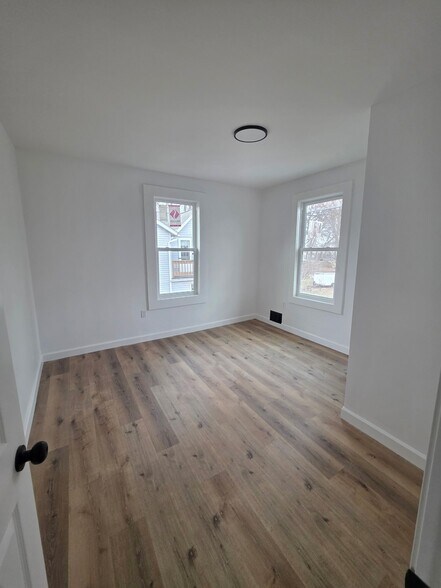 Building Photo - 3061 W 46th St