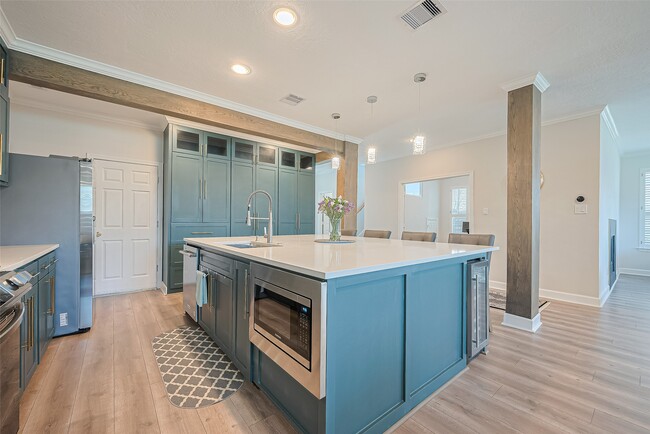 Building Photo - 1413 Whispering Pines Dr