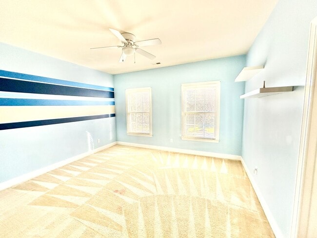 Building Photo - 715 Fairway Point Dr