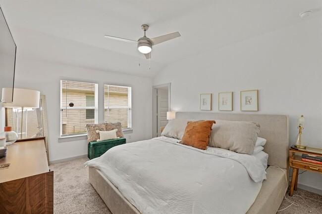 Building Photo - 29407 Ella Larchmont Ct