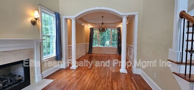 Building Photo - 6926 Linkside Ct