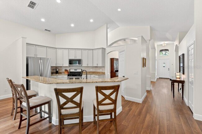 Building Photo - 5477 Glen Oak Pl
