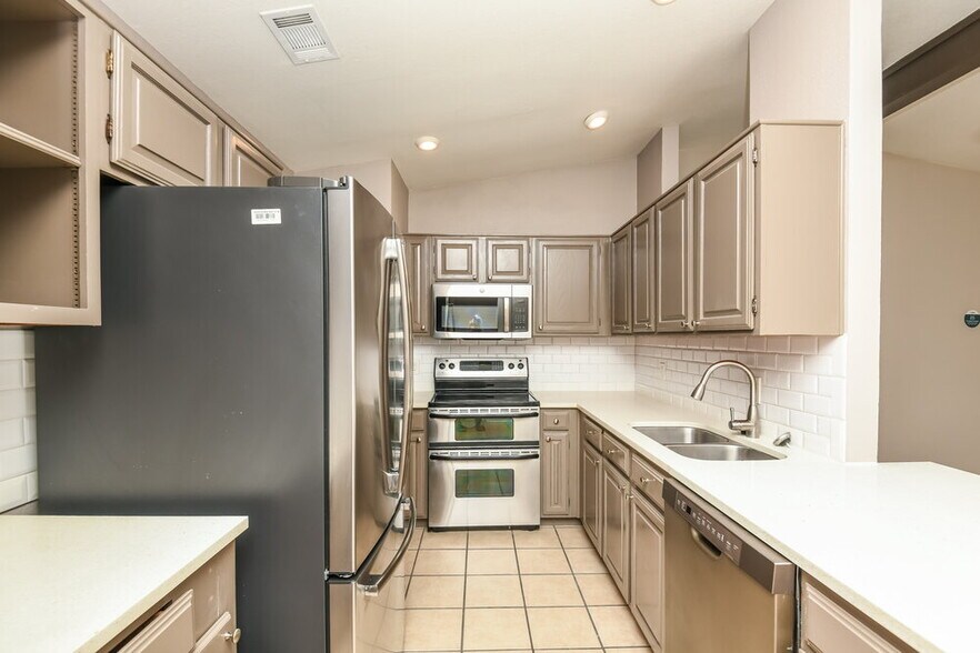 Building Photo - 7320 Ridge Rd W