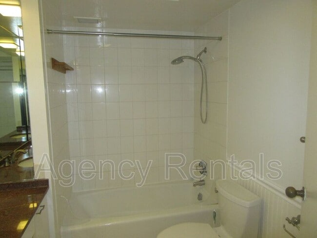 Building Photo - 425 South St