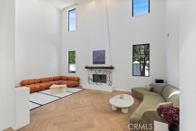 Building Photo - 17437 Oak Creek Ct