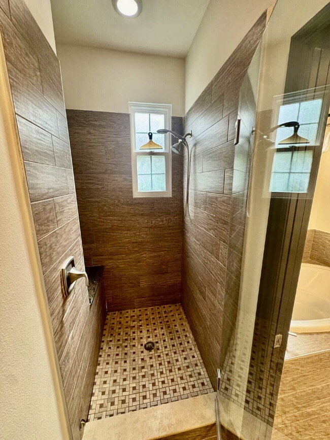 Building Photo - 331 N Trask St