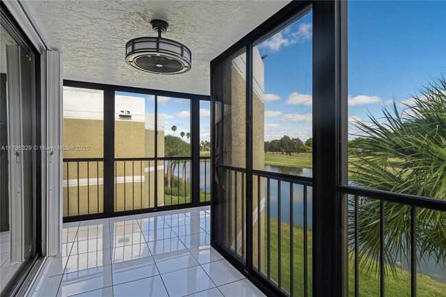 Building Photo - 16100 Golf Club Rd