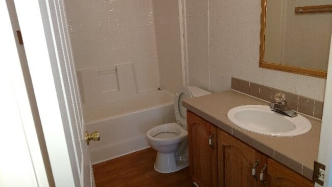 Building Photo - 73 Forest Dr