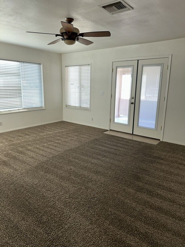 Building Photo - Unfurnished Full Time