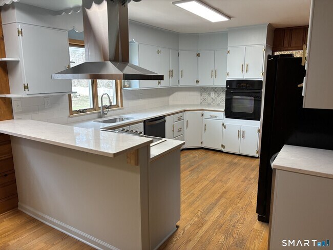 Building Photo - 16 Shorelands Dr