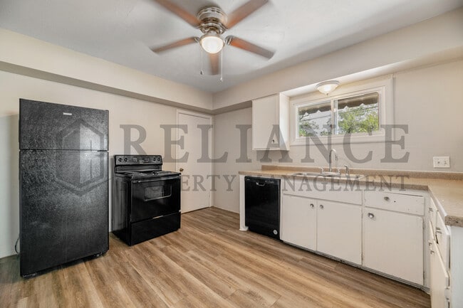 Building Photo - 317 W Kinkaid Ave