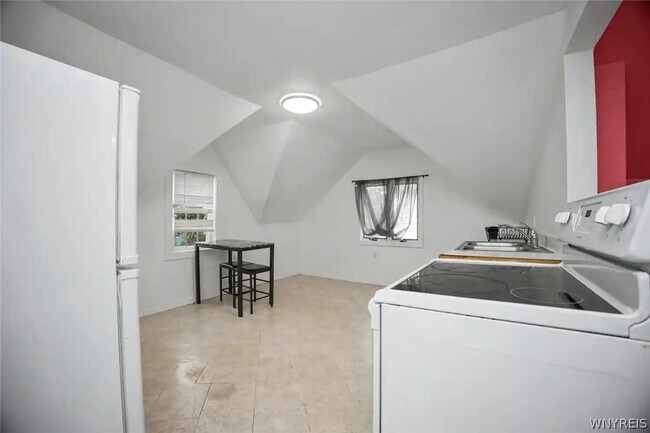 Building Photo - 485 Porter Ave