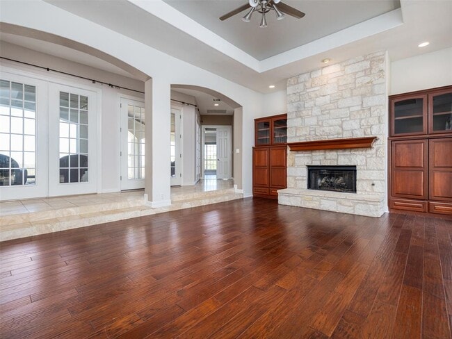 Building Photo - 9805 Big View Dr