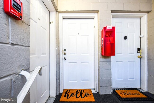 Building Photo - 5005 D St SE