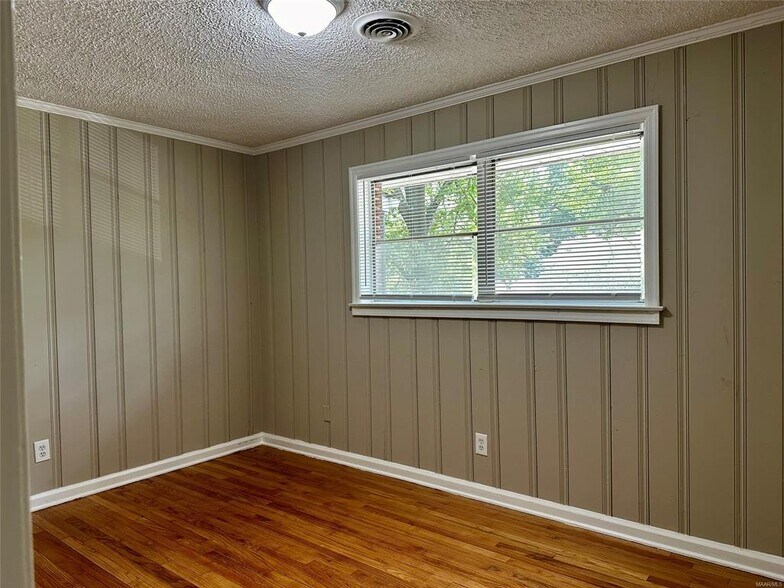 Building Photo - 1009 Rosedale Dr