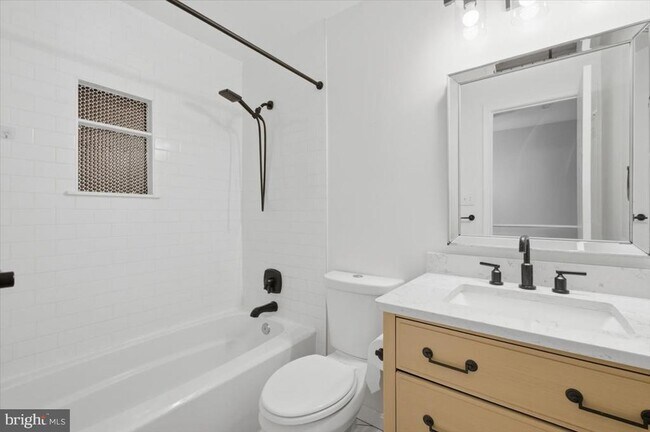 Building Photo - 14187 Royal Oak Ln