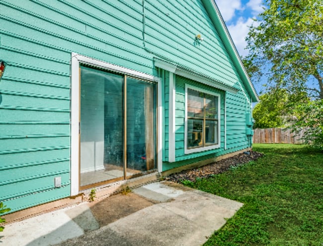 Building Photo - 5978 Sunrise Bend Dr