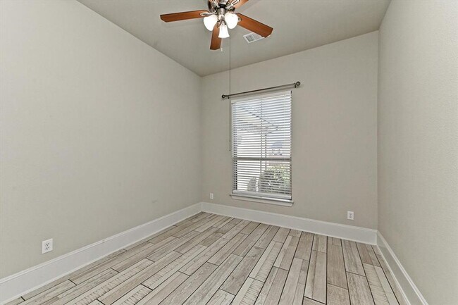 Building Photo - 208 Rocky View Ln