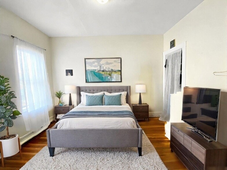 *Pictures are representative samples of the advertised unit. In some cases, the actual units you tou - 30 Darling St