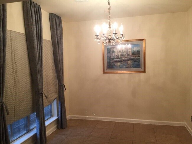 Building Photo - 10728 Briar Forest Dr