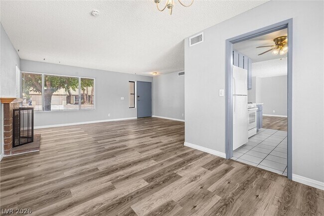 Building Photo - 6951 Wedgewood Way
