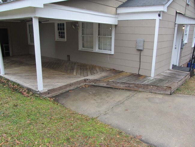 Building Photo - Charming 2 bedroom home close to St Francis!