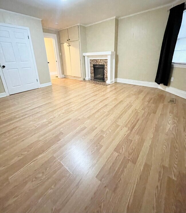 Primary Photo - 2018 Clifton Ave