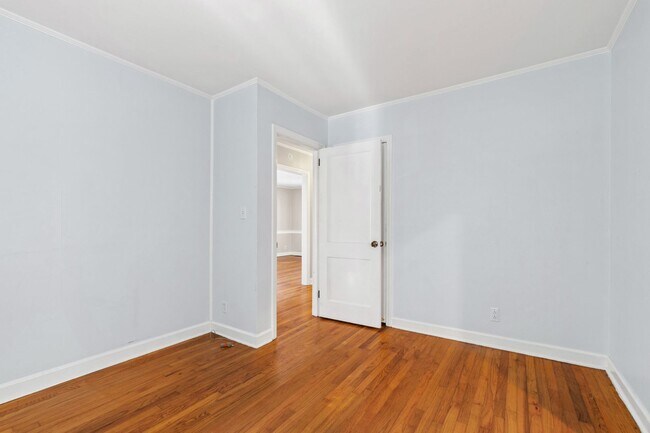 Building Photo - Charming Updated Bungalow in Raleigh’s Mordecai District!