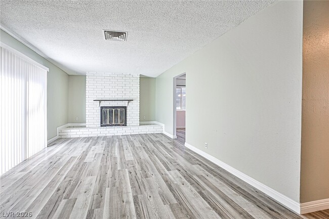 Building Photo - 1320 Robin St