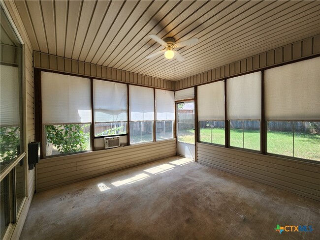 Building Photo - 1771 Oak Glen