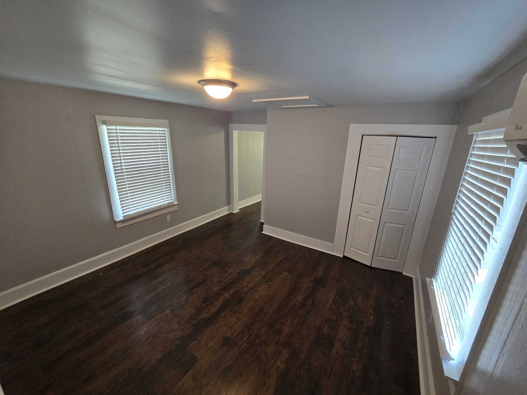 Building Photo - 713 Avenue F