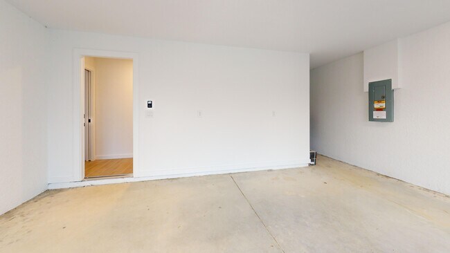 Building Photo - 2028 NE 6th Ave