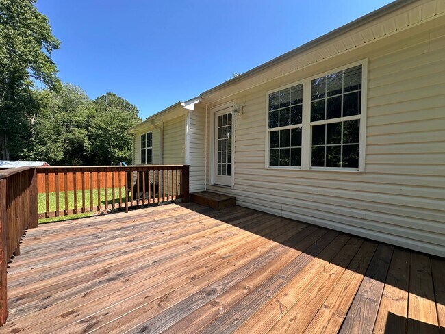 Building Photo - 102 Brookhaven Dr