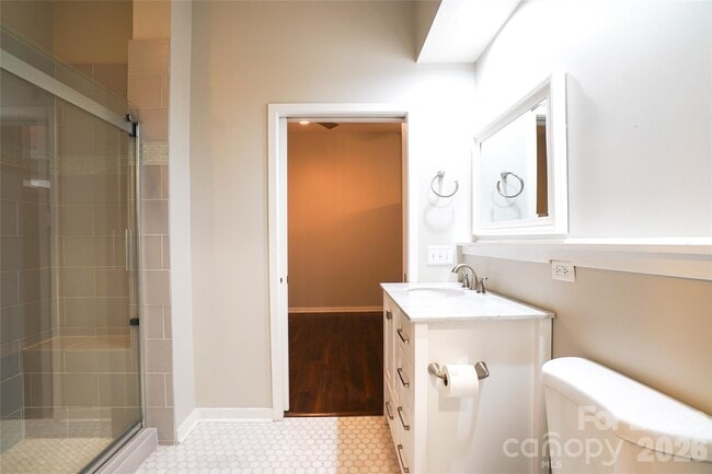 Building Photo - 2125 Southend Dr