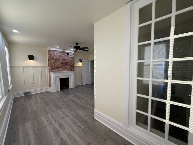 Building Photo - Updated 3BR 1 bath house now showing!