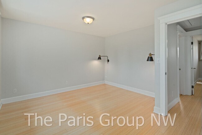 Building Photo - Exceptional Green Lake 3BR * Gorgeous In &...