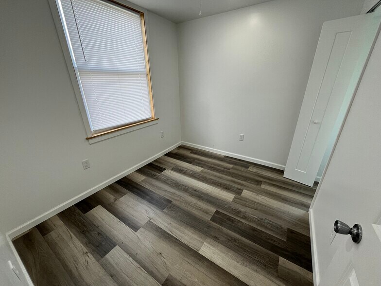 Building Photo - 112 E Young St