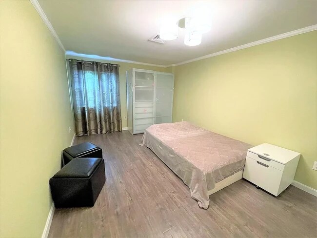 Building Photo - 19 Blackstone Dr