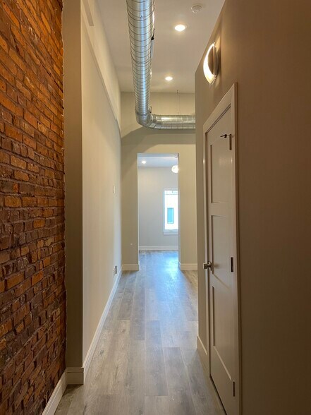 Building Photo - 2750 Lafayette Ave